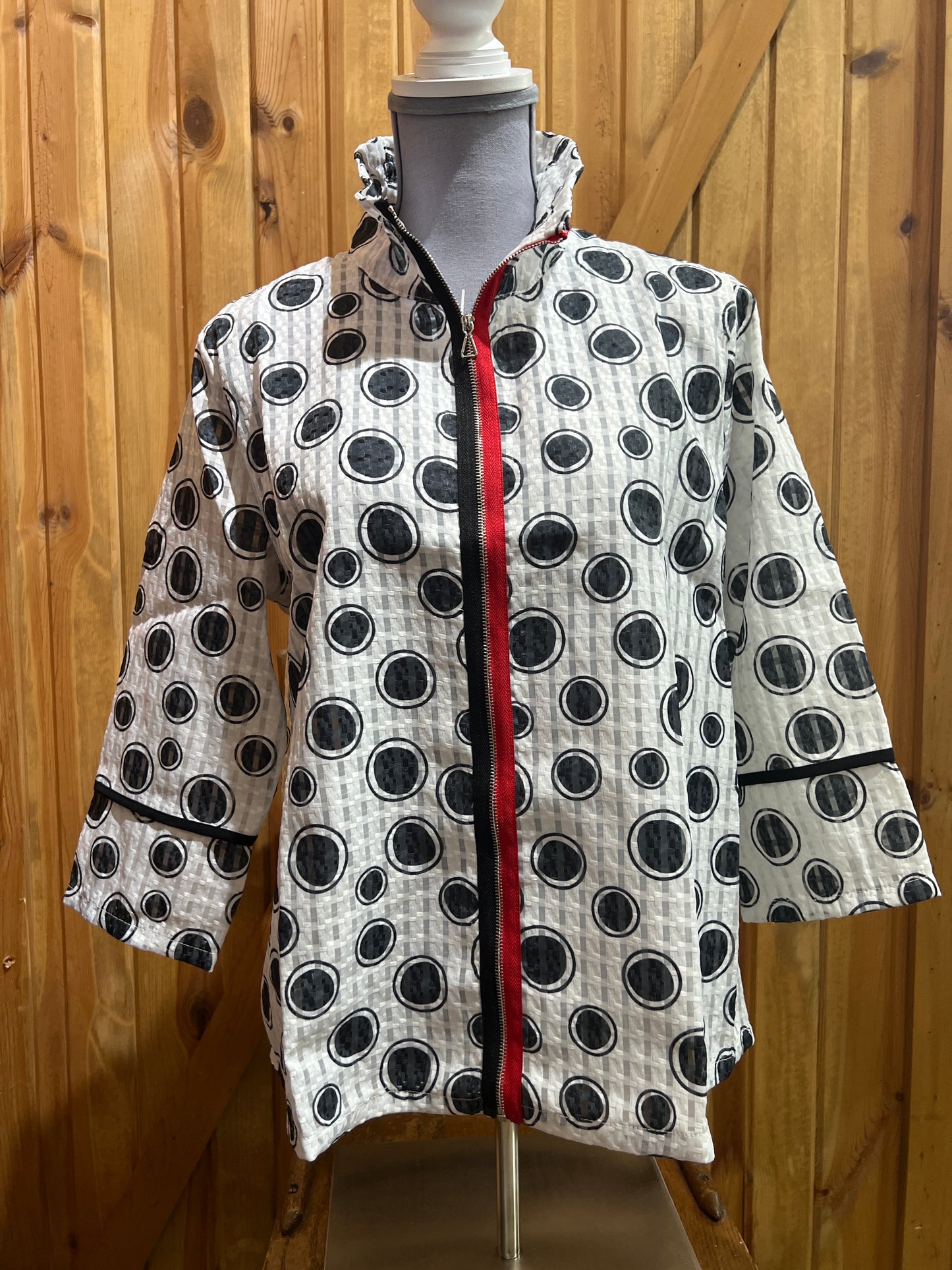 Creation Round Red Detail Zip Top