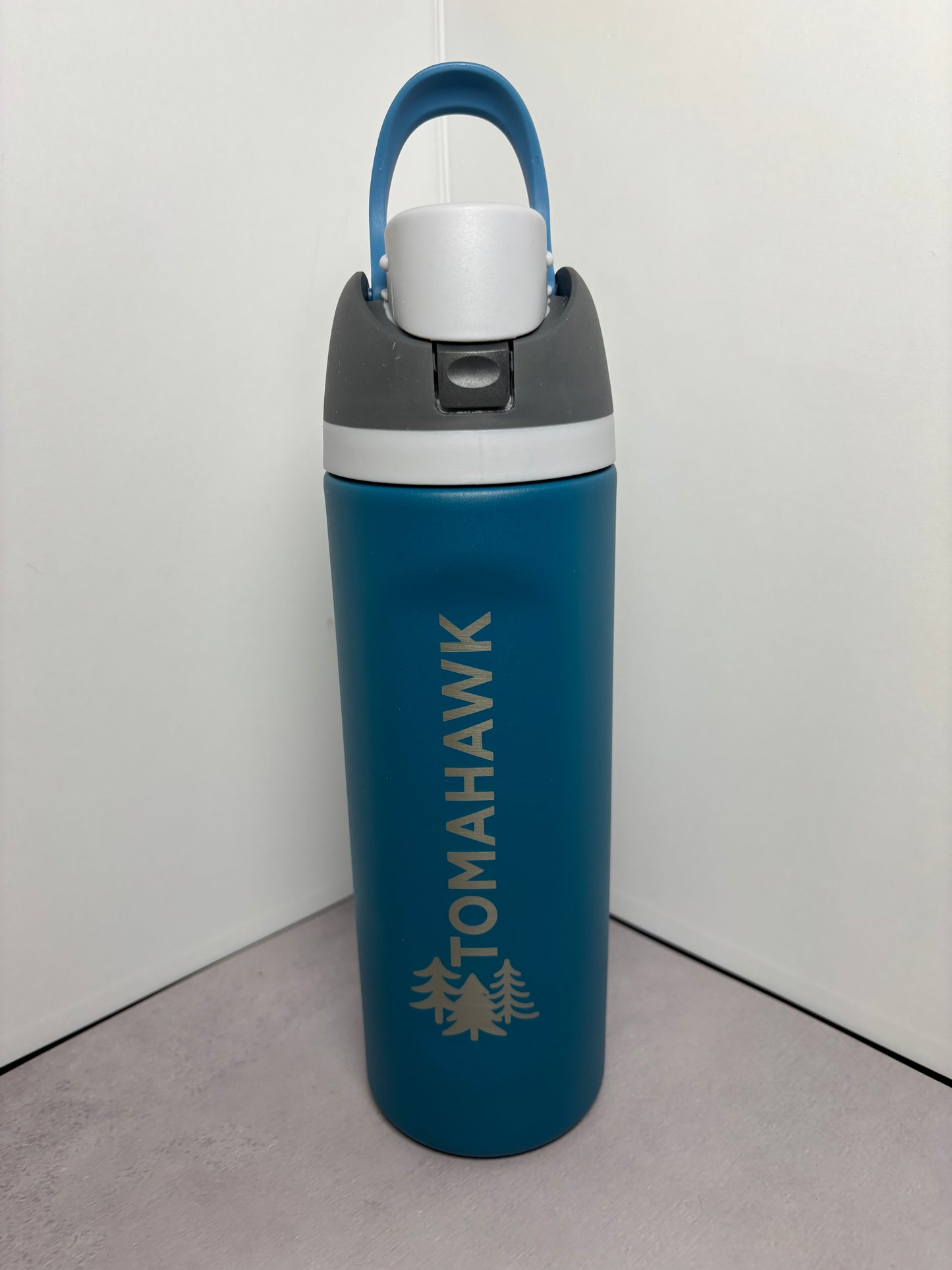 Tomahawk Easy Sip Insulated Water Bottle w/ Straw